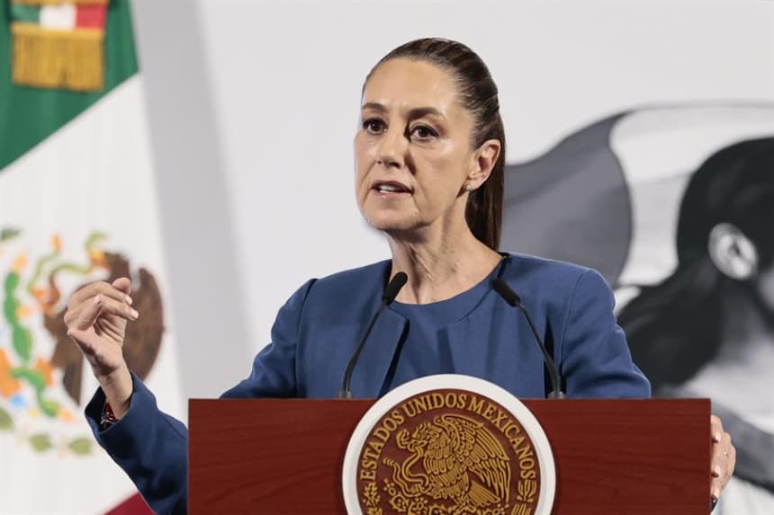 La presidenta de México, Claudia Sheinbaum, habla durante su conferencia de prensa matutina el 26 de marzo de 2025, en el Palacio Nacional de la Ciudad de México (México). EFE/ José Méndez