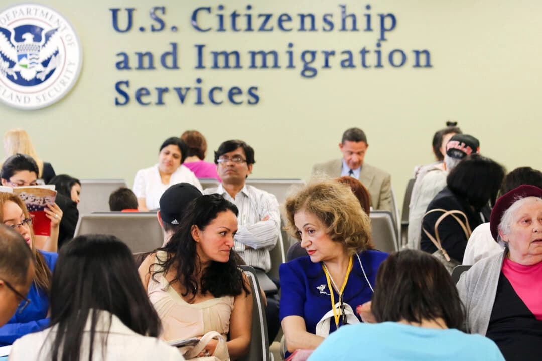 Estados Unidos pausa algunas solicitudes de residencia permanente para realizar más investigaciones