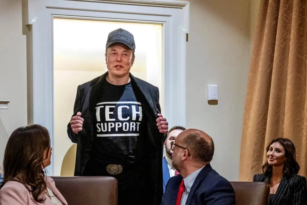 Elon Musk en la primera reunión de gabinete del presidente Donald Trump, en Washington, el 26 de febrero de 2025. (Jim Watson/AFP vía Getty Images)
