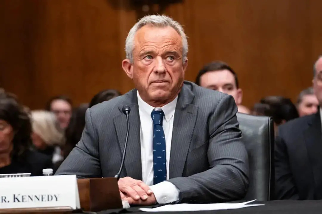 Robert F. Kennedy, Jr., candidato a secretario de Salud y Servicios Humanos, testifica ante el Comité Senatorial de Salud, Educación, Trabajo y Pensiones en el Capitolio de Washington el 30 de enero de 2025. (Madalina Vasiliu/The Epoch Times)
