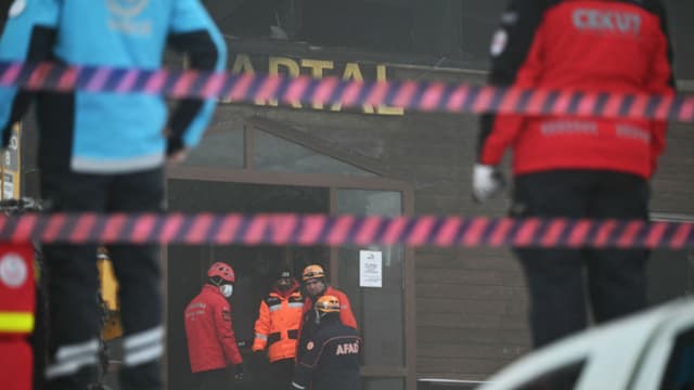 Dos muertos y tres heridos en un incendio en un hotel turco cerrado por temas de seguridad