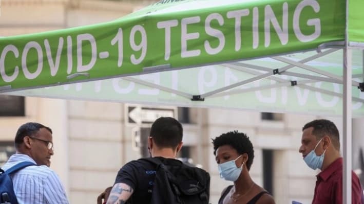 El HHS anula USD 12,000 millones en fondos de la era del COVID a departamentos de salud estatales