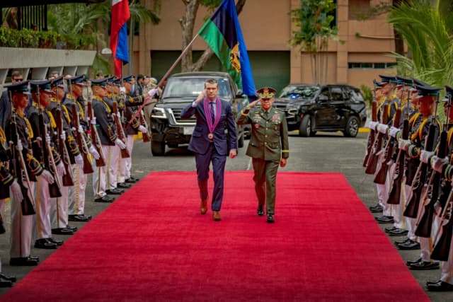 Hegseth afirma que la disuasión es necesaria ante las amenazas de China durante su visita a Filipinas