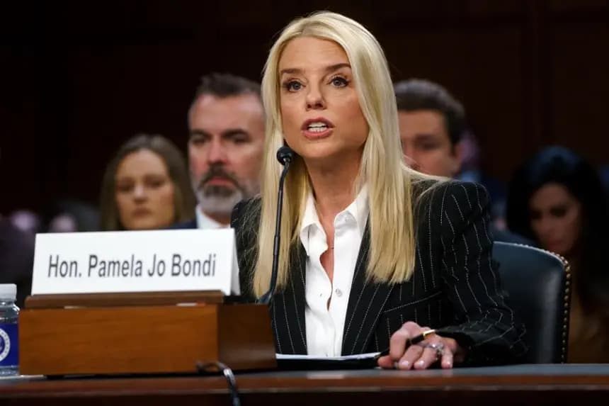 Fotografía de archivo en la que se registró a la fiscal general de Estados Unidos, Pamela Bondi, durante una comparecencia ante el Senado estadounidense, en Washington DC (EE. UU.). EFE/Will Oliver