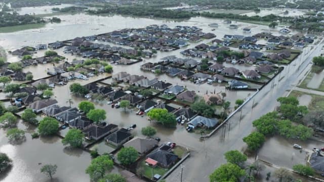 Fuertes tormentas inundan las calles y provocan rescates en Texas