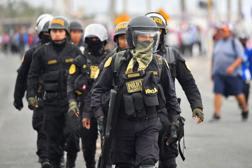 Miembros de la policía peruana se ven en una imagen de archivo. (Diego Ramos/AFP vía Getty Images)