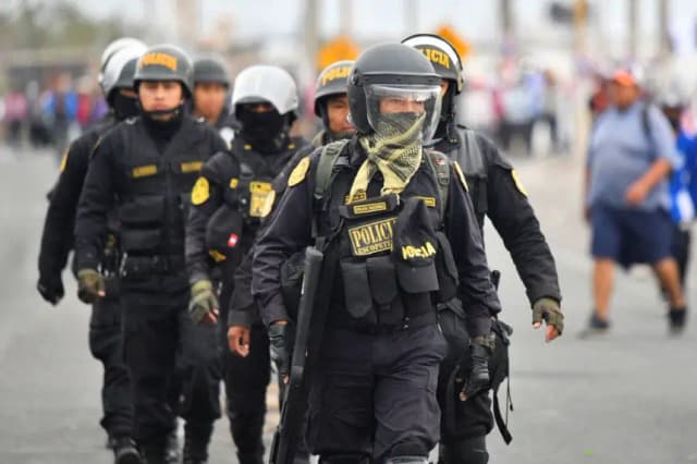 Policía peruana detiene a ocho presuntos integrantes de banda vinculada al Tren de Aragua
