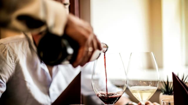 Estudio desmiente la reputación del vino tinto como anticancerígeno