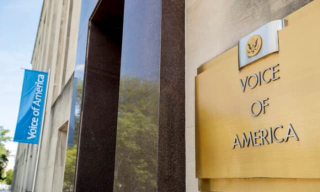 Juez federal detiene el cierre de la Voz de América