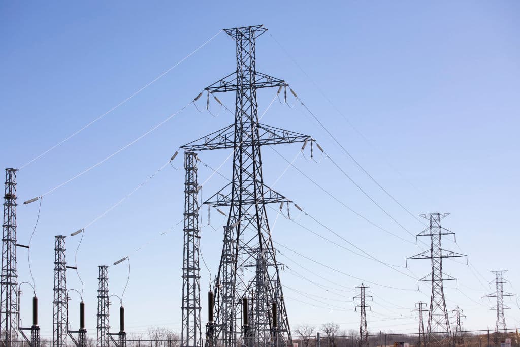 Cientos de miles de personas siguen sin electricidad en Ontario y se pronostican fuertes vientos