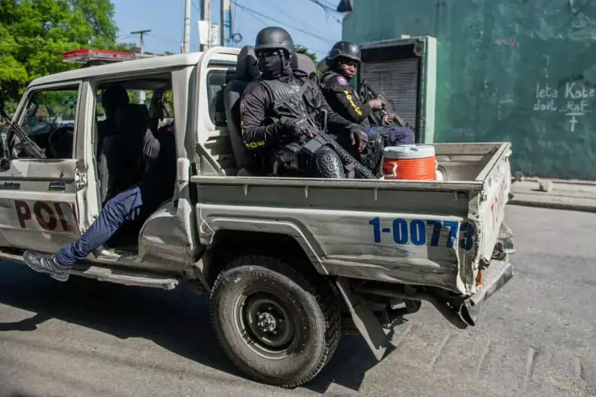 Más de 500 presos escapan de cárcel tras irrupción de bandas armadas en Haití