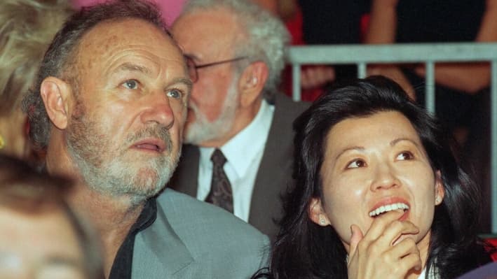 El actor Gene Hackman con su esposa Betsy Arakawa, junio de 1993. (Foto AP)