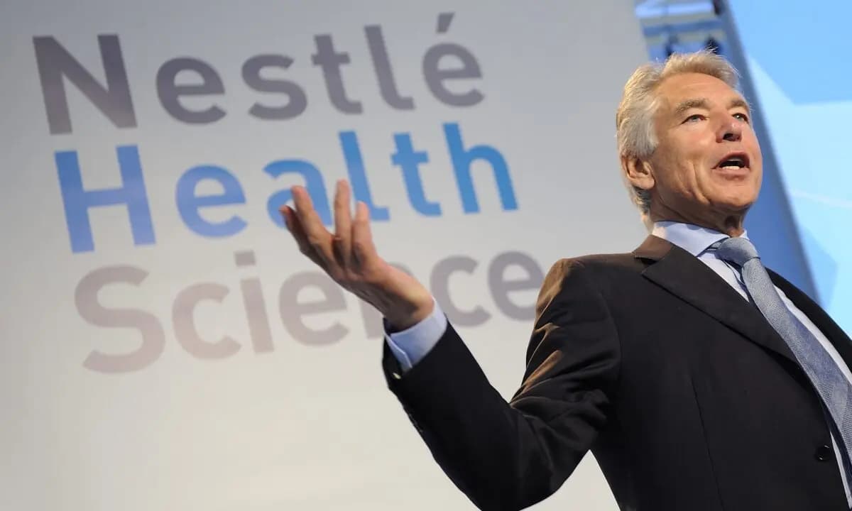 El presidente de Nestlé, Peter Brabeck-Letmathe, pronuncia un discurso durante una rueda de prensa en Lausana, Suiza, el 27 de septiembre de 2010. (Fabrice Coffrini/AFP).