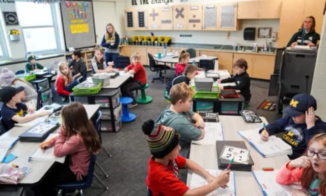 Jueza bloquea esfuerzos de la administración Trump para eliminar la DEI de las escuelas públicas