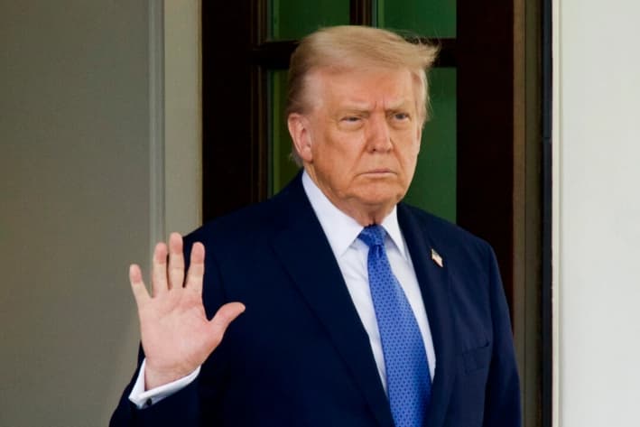 Trump emite memorándum ordenando investigación a presuntas contribuciones electorales ilegales