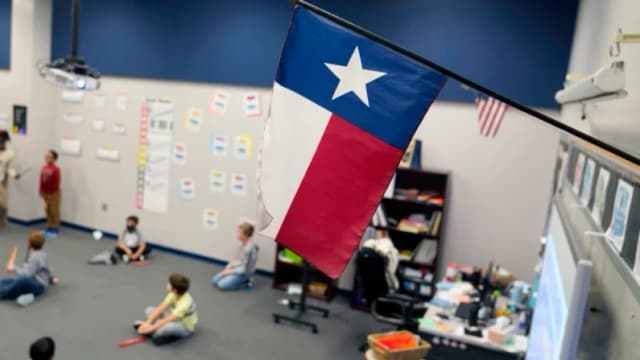Texas aprueba ambicioso plan escolar de USD 1000 millones y espera firma del gobernador