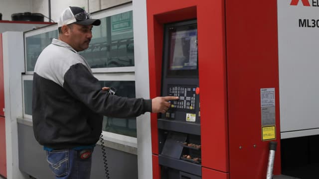 Actividad económica de México baja un 0.7 % interanual en febrero e hila tres caídas