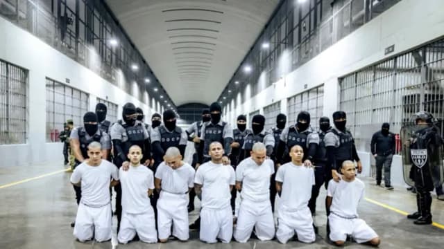 Juez bloquea expulsión del distrito de Texas de posibles deportados
