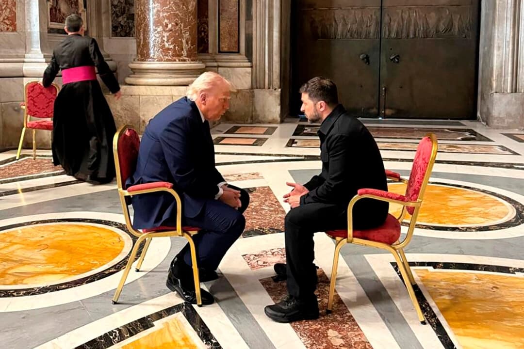 Trump y Zelenski se reúnen en el Vaticano antes del funeral del papa
