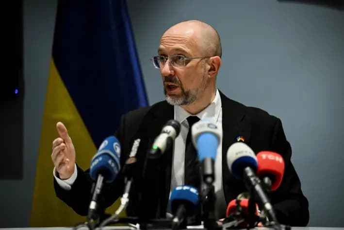 El primer ministro ucraniano, Denys Shmyhal, ofrece una conferencia de prensa en el foro económico germano-ucraniano, en Berlín, el 11 de diciembre de 2024. (Annegret Hilse/Reuters)