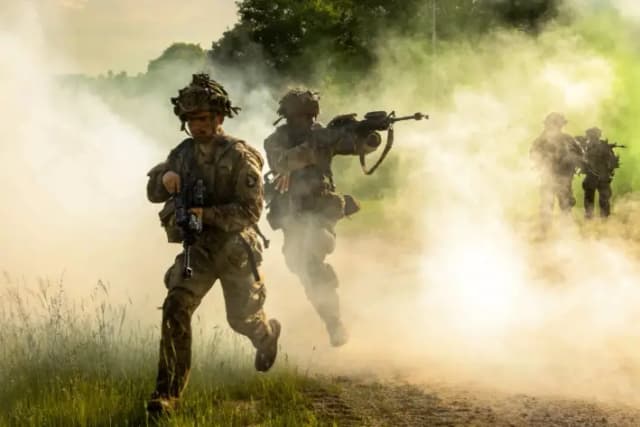 El gasto militar mundial supera los 2.7 billones de dólares, según un informe