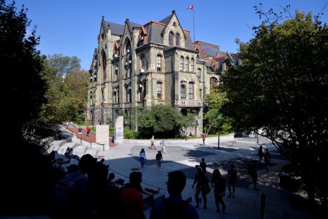 Universidad de Pensilvania incumple Título IX en caso de atleta transgénero en natación