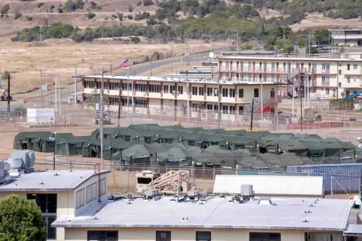 Tiendas de campaña para inmigrantes ilegales detenidos en la Estación Naval de la Bahía de Guantánamo, Cuba, el 21 de febrero de 2025. (Marina de EE. UU./AFN Asuntos Públicos de la Bahía de Guantánamo/Folleto vía Reuters)