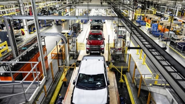 Trump aligerará impacto de aranceles sobre fabricantes de autos estadounidenses: secretario de Comercio