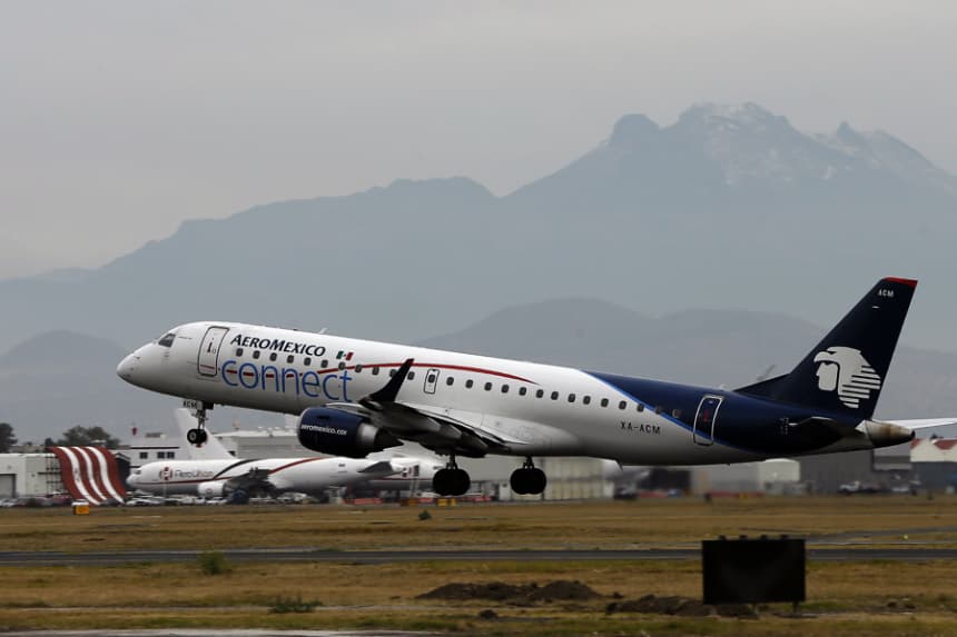 Avión de Aeroméxico aterriza de emergencia por humo en la cabina
