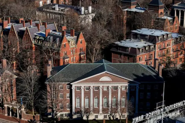 Harvard revela prejuicios antisemitas y anti-musulmanes en el campus y promete implementar reformas