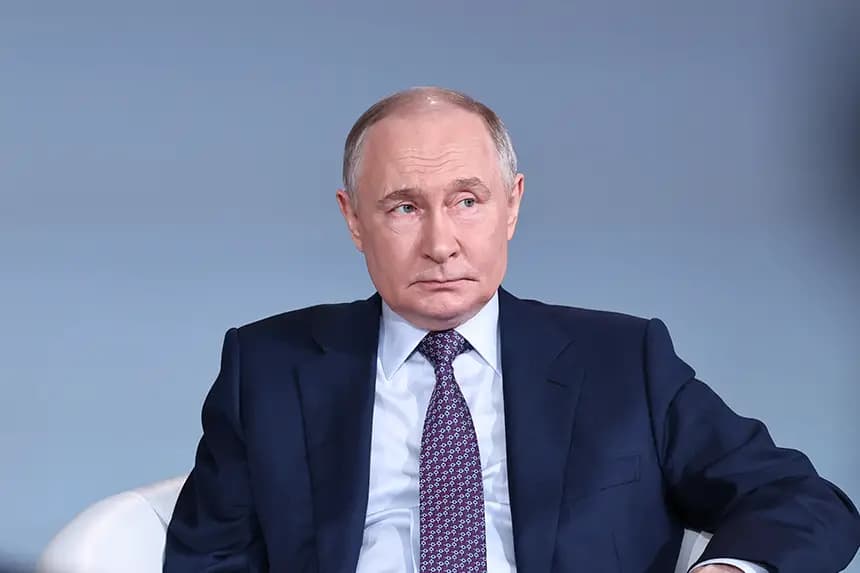 El presidente ruso, Vladímir Putin, asiste a una reunión con participantes del maratón educativo Znaniye.Pervye en el Museo de la Victoria en Poklonnaya Gora, en Moscú, Rusia, el 30 de abril de 2025. (Maratón, Rusia, Moscú) (EFE/EPA/ALEXANDER KAZAKOV/SPUTNIK/KREMLIN POOL)