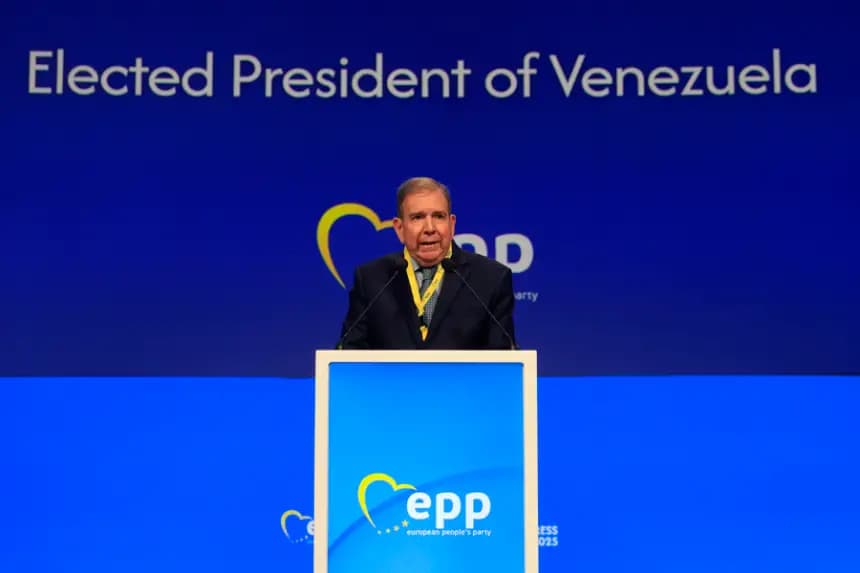El líder opositor venezolano Edmundo González da un discurso en el marco de la segunda jornada del congreso del Partido Popular Europeo en Valencia, el 30 de abril de 2025. EFE/ Kai Försteling