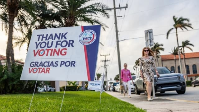 Floridanos de dos distritos electorales clave del Congreso votan en elecciones especiales