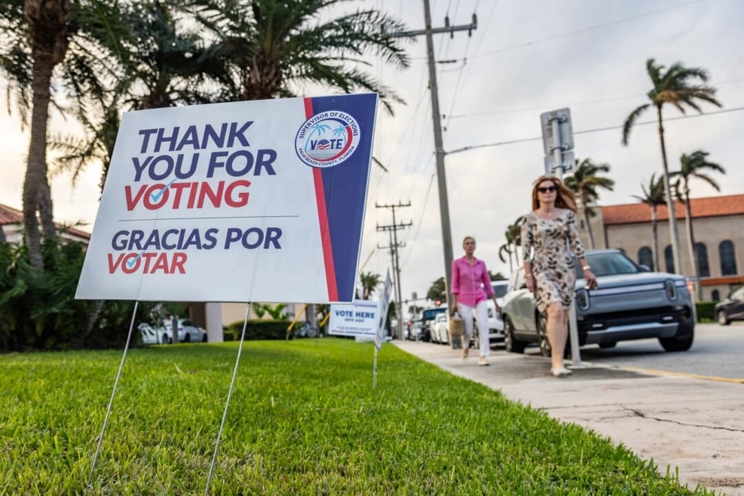 Los votantes acuden a las urnas en Palm Beach, Florida, el 5 de noviembre de 2024. (John Fredricks/The Epoch Times)
