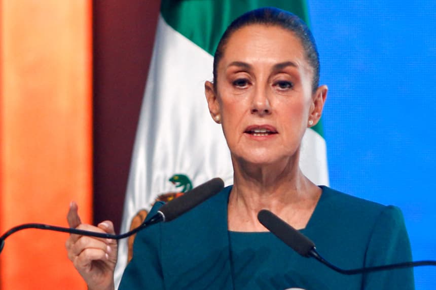 La presidenta de México, Claudia Sheinbaum, habla durante la 81.ª asamblea de la Cámara de Industrias Manufactureras de Nuevo León, en Monterrey, Nuevo León, el 20 de marzo de 2025. (Julio Cesar Aguilar/AFP vía Getty Images)