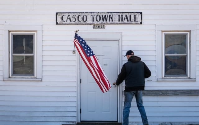 Votantes opinan sobre Trump, Musk y el futuro del país en las elecciones de Florida y Wisconsin