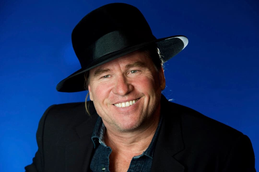 Val Kilmer posa para un retrato en Nueva York, el 24 de abril de 2012. (Charles Sykes/Foto de AP)