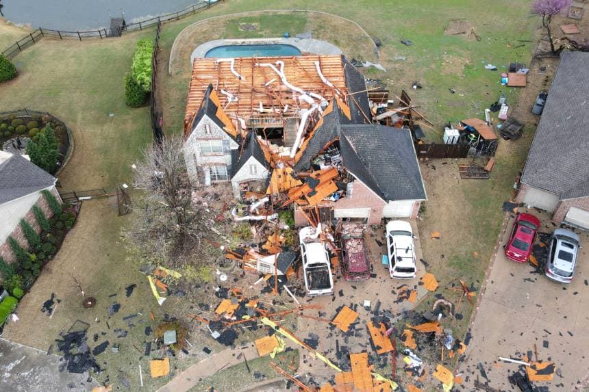 Al menos un muerto por tormentas violentas, incluidos tornados, en el Medio Oeste y Sur