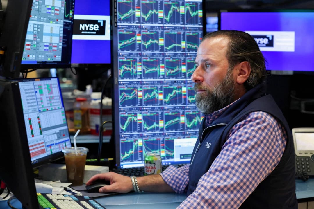 Dow Jones cae 1500 puntos un día después de anuncio de Trump sobre aranceles