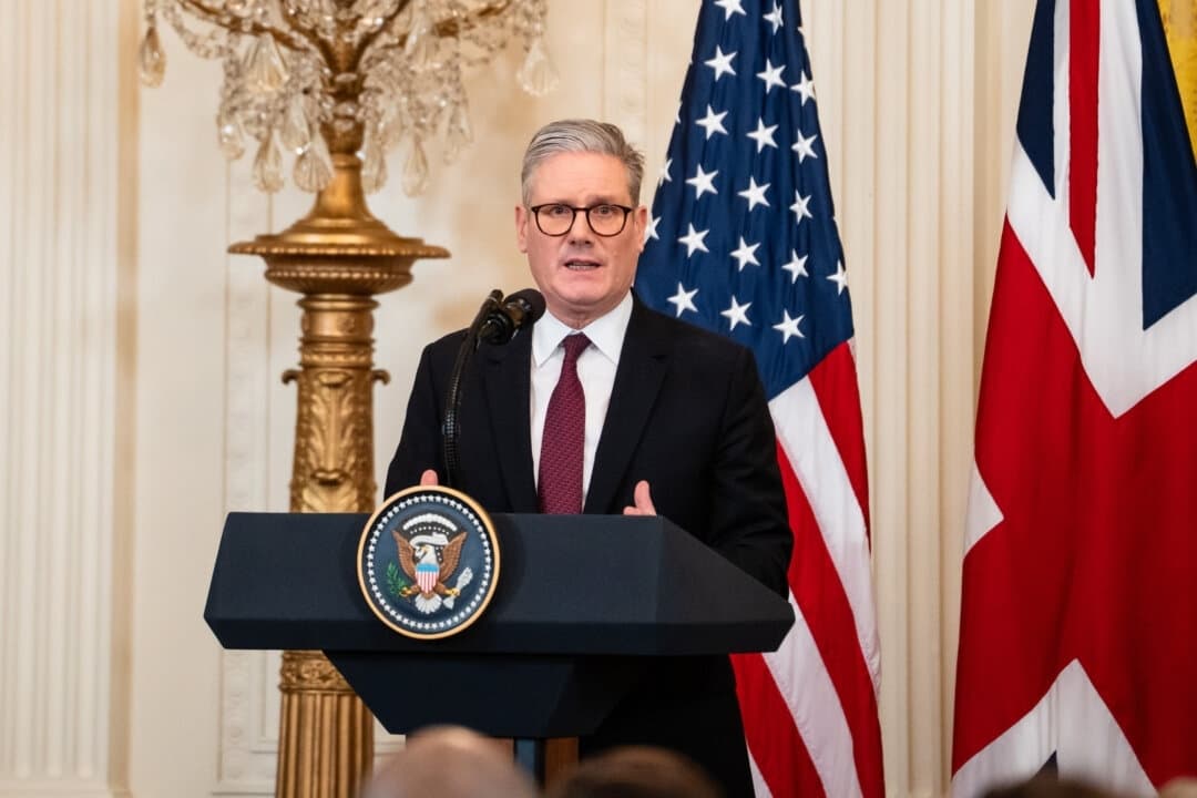 El primer ministro británico, Sir Keir Starmer, habla durante una conferencia de prensa conjunta con el presidente de Estados Unidos, Donald Trump, en la Casa Blanca en Washington el 27 de febrero de 2025. (Madalina Vasiliu/The Epoch Times)