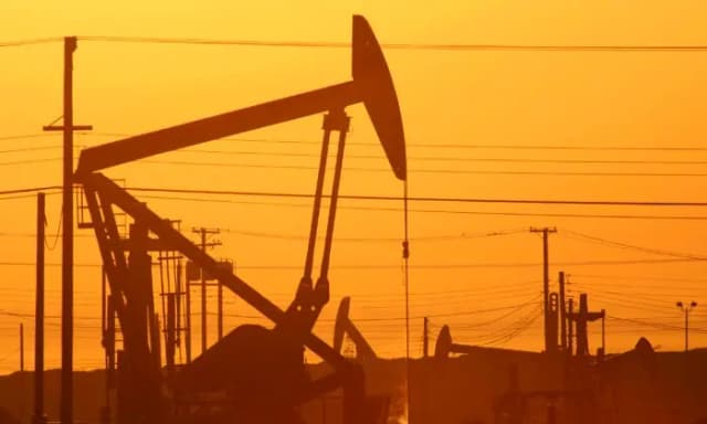 Inventarios de petróleo crudo de EE. UU. muestran aumento sorprendente, el precio cae más de un 6%