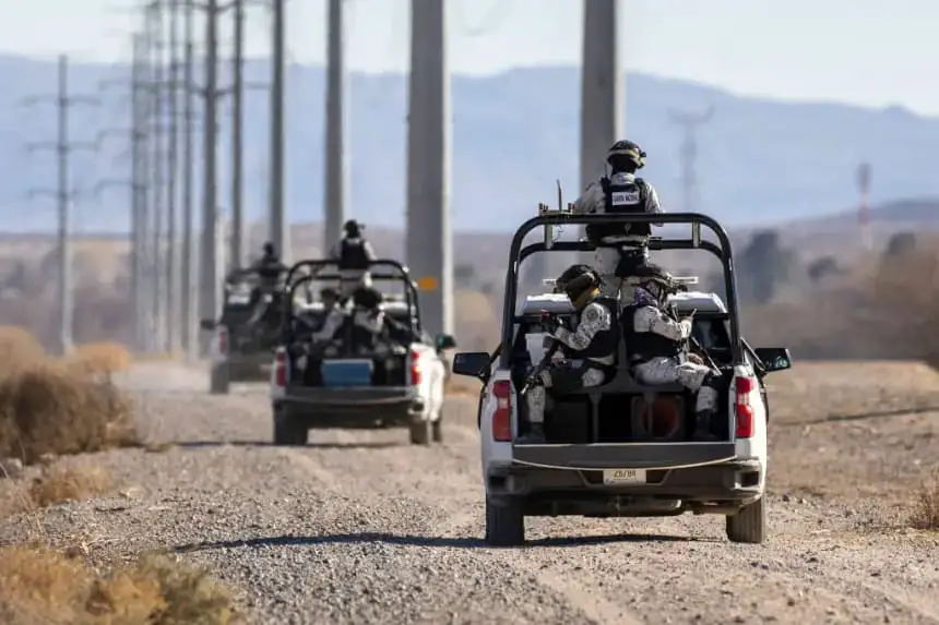La Guardia Nacional Mexicana patrulla la frontera entre Estados Unidos y México el 6 de febrero de 2025 cerca de Ciudad Juárez, México. (John Moore/Getty Images)