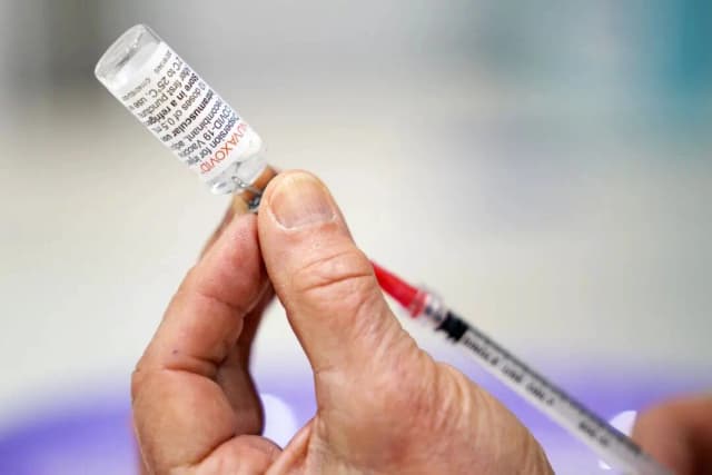 Fecha límite de FDA para vacuna contra COVID-19 de Novavax se cumple sin que se tome una decisión