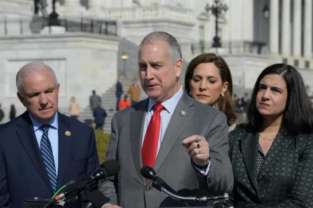 Ministros de Ecuador se reúnen con congresista de EE. UU. para sumar ayuda en seguridad