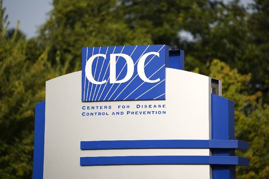Un cartel en la sede de los Centros para el Control y la Prevención de Enfermedades en Atlanta, Georgia, el 25 de agosto de 2023. (Madalina Vasiliu/The Epoch Times).