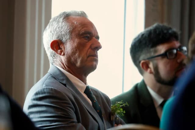 RFK Jr. admite errores en despidos y anuncia reincorporación de trabajadores