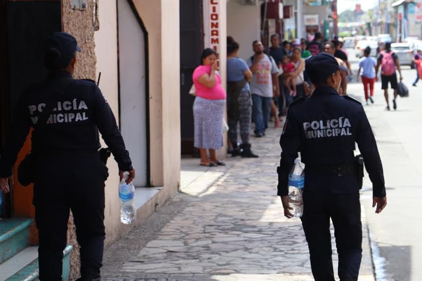 Policías municipales patrullan las calles del municipio de Tapachula en el estado de Chiapas (México). Archivo. EFE/Juan Manuel Blanco