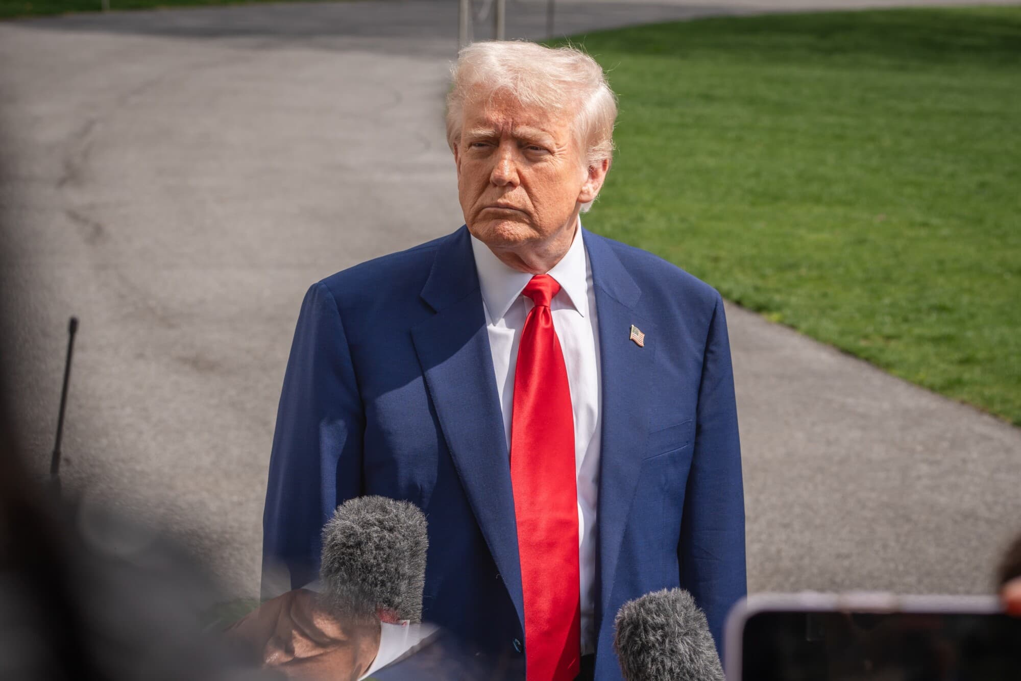 Corte de Apelaciones falla en contra de Trump y deberá reincorporar a 2 empleados de agencias