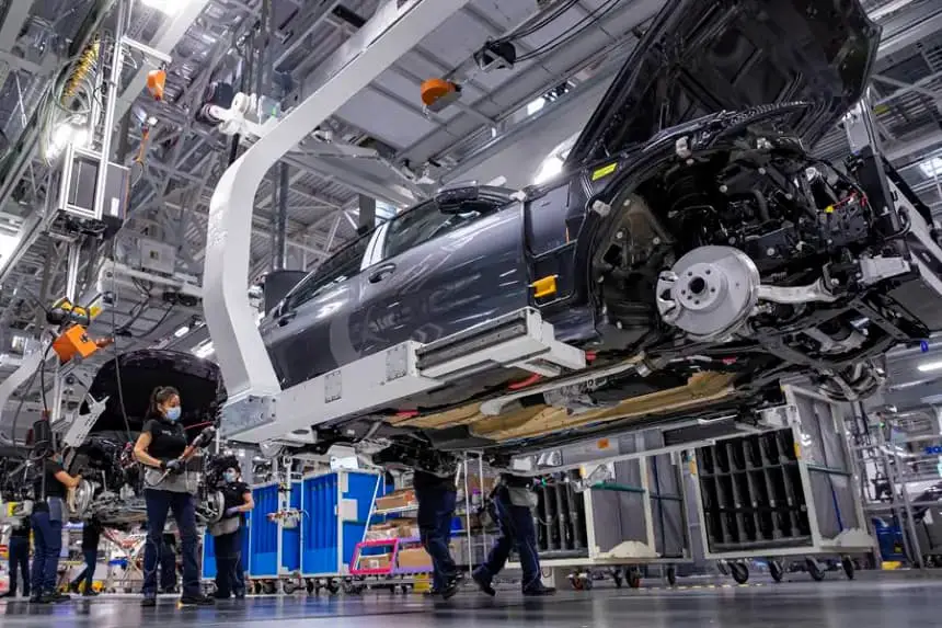 Exportación de autos en México cae 6 % en el primer trimestre