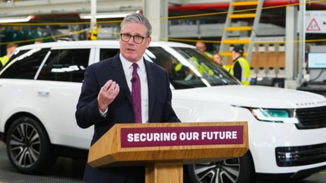 Starmer relaja el mandato de los vehículos eléctricos en medio de los aranceles estadounidenses